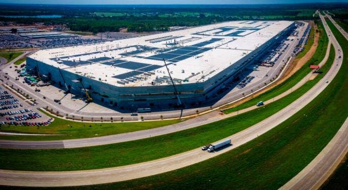 Tesla instala ventiladores gigantes en su gigafábrica en Texas