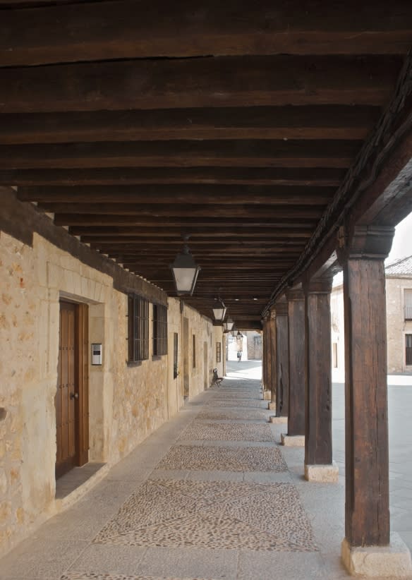 <div class="caption-credit"> Photo by: iStockphoto</div>Molinari says that there are six essential elements which are typical of an Old-Spanish interior. First , rows of exposed wood beams on the ceiling add strength to the upper part of the home. <br>