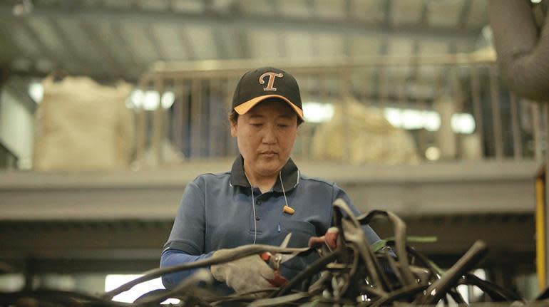 金蓮希在南韓工廠工作維持生計，內心期盼能回北韓與家人重聚。（翻攝自Daum Movie）