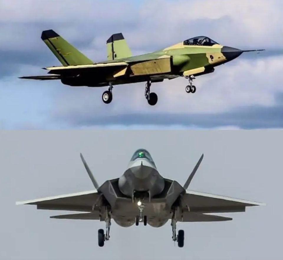 Two photos of the refined second FC-31 prototype. <em>Chinese internet</em>