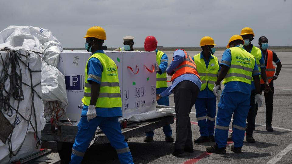 On February 26, 2021, a plane carrying 504,000 doses of COVID-19 vaccines distributed by the COVAX Facility landed in Abidjan, Ivory Coast.