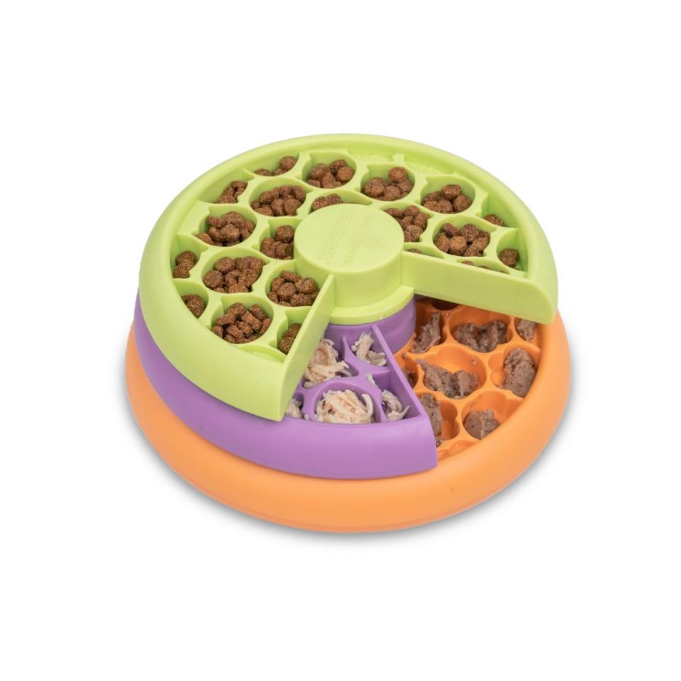 A cat feeder puzzle from Catstages.