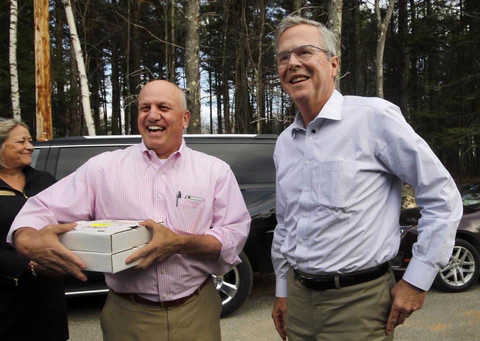 Former Florida Gov. Jeb Bush jokes with his host, Steve Duprey (left), at a Politics and Pie event hosted in Concord, N.H. in 2015. (Photo: Jim Cole/AP)