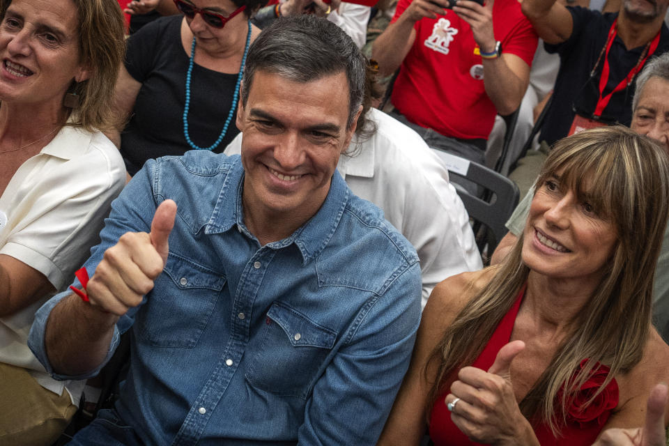 FILE - Spain's Prime Minister Pedro Sanchez next to his wife Begona Gomez, gives a thumb up during a campaign closing meeting in Madrid, Spain, Friday, July 21, 2023. Spain is in nail-biting suspense Monday as it waits for Prime Minister Pedro Sanchez to announce whether he will continue in office or not. Sanchez, 52, shocked the country on Thursday, announcing he was taking five days off to think about his future after a court opened preliminary proceedings against his wife on corruption allegations. (AP Photo/Emilio Morenatti, File)