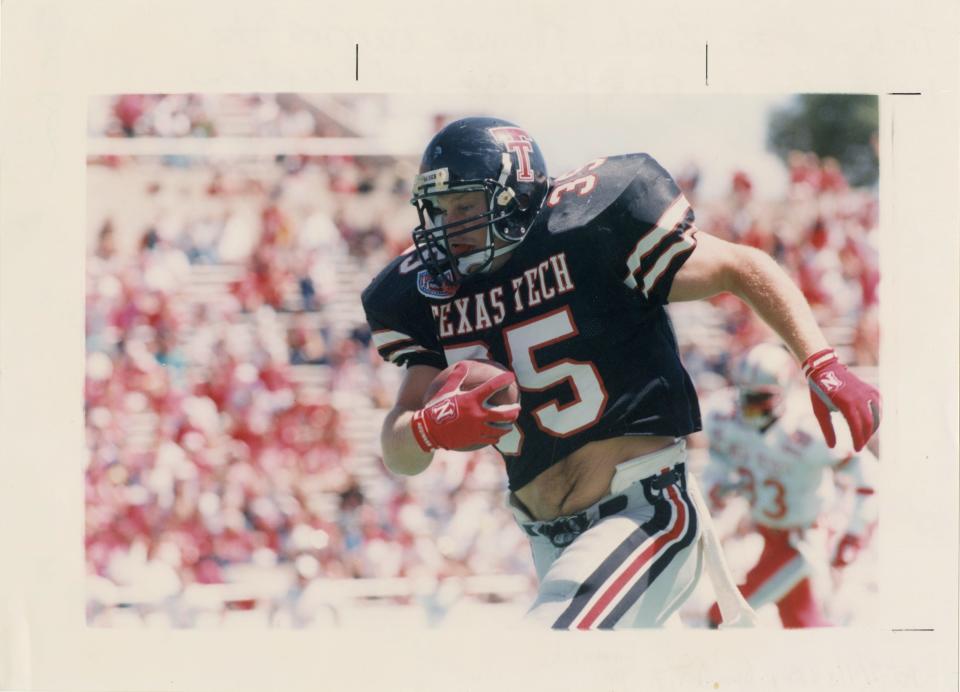 Texas Tech linebacker Zach Thomas (35) returns an interception during a 1994 season opener against New Mexico at Jones Stadium. The former Red Raiders' All-American will be inducted into the Pro Football Hall of Fame on Aug. 5.