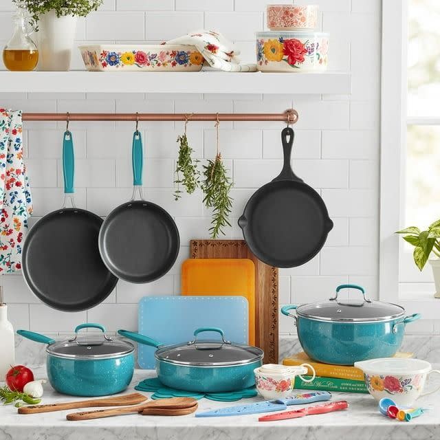 Ree's 'Favorite Cookware Set of All Time' Is Only $79 for Black Friday