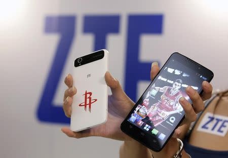 ZTE smartphones Grand Memo Lite (L) and Grand S are displayed during a news conference in Taipei October 12, 2013. REUTERS/Pichi Chuang