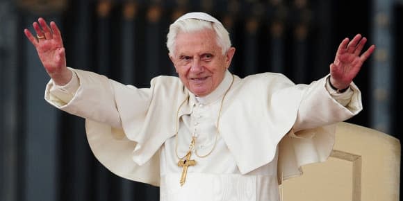 Le pape Benoît XVI a démissionné en février 2013 - -