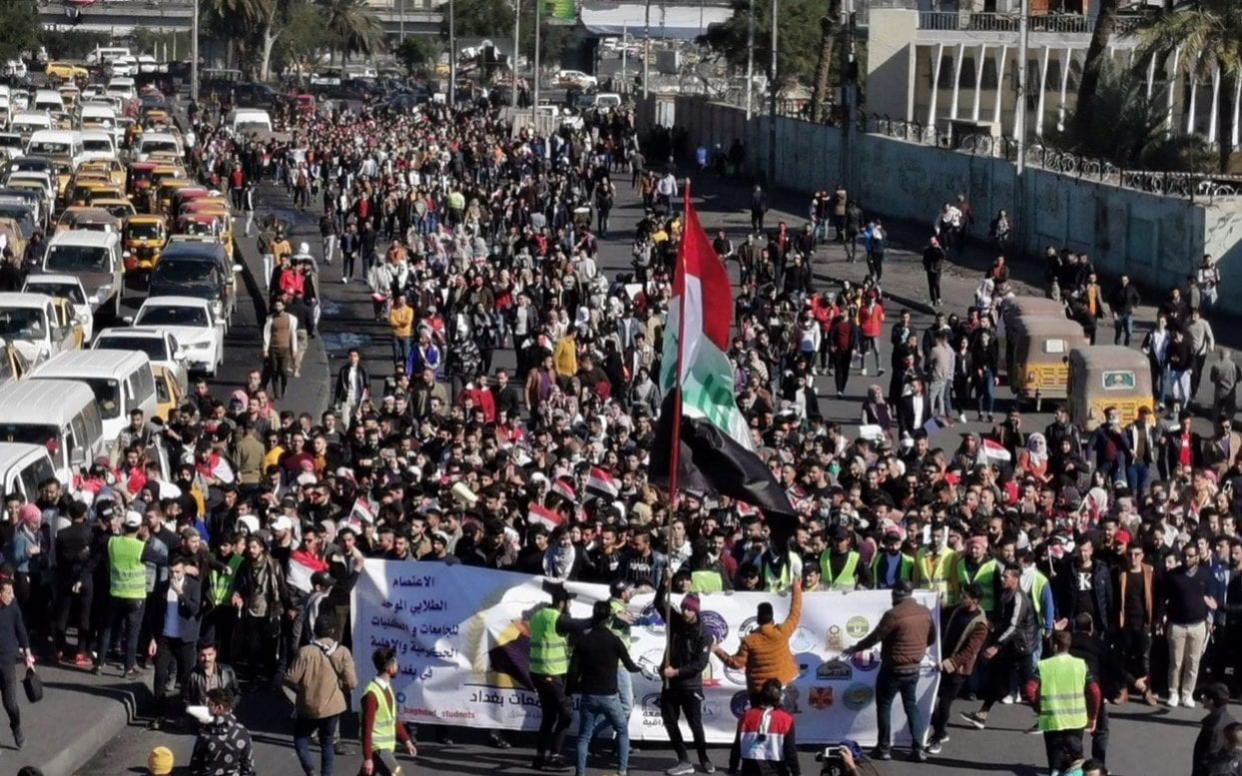 Anti-government protesters gather at Tahrir square in Baghdad on January 26, 2020.  - Anadolu