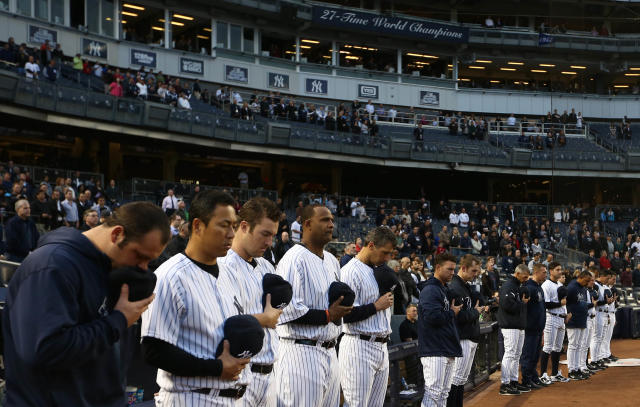 NY Yankees World Series Champs - Andy Pettitte Holding Trophy