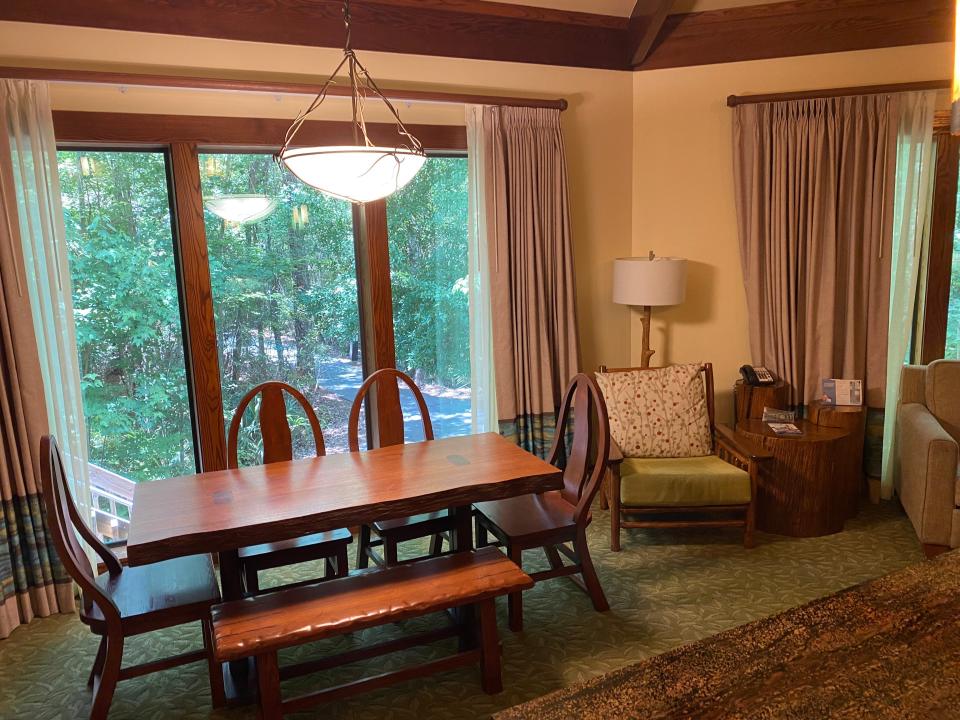 dining room at treehouse villa at saratoga springe resort