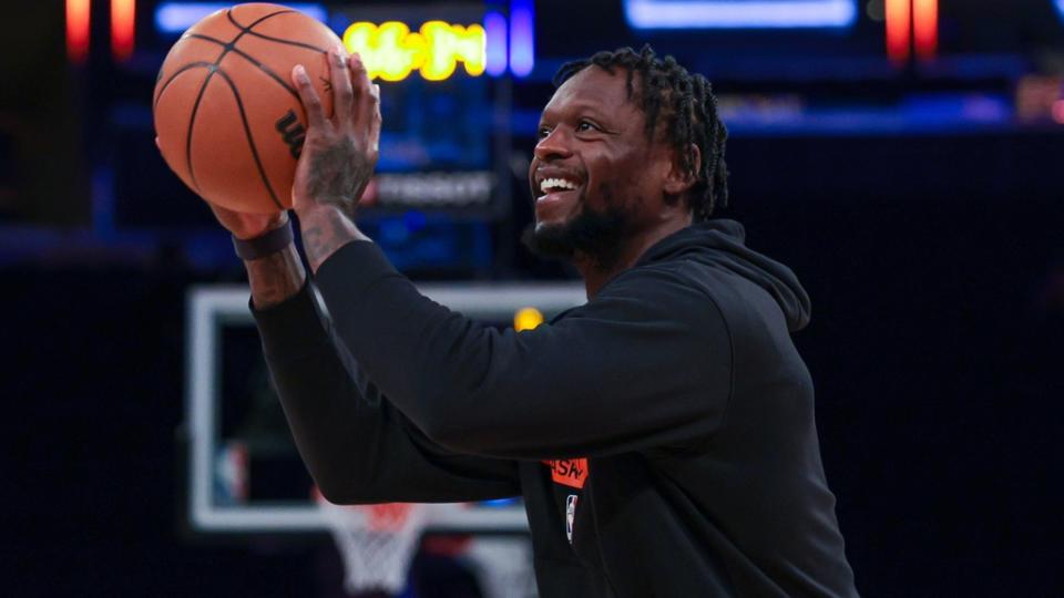 New York Knicks forward Julius Randle (30) warms up before the game against the Orlando Magic at Madison Square Garden