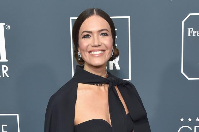 Mandy Moore Wore Brandon Maxwell For The 'This Is Us' Finale Screening