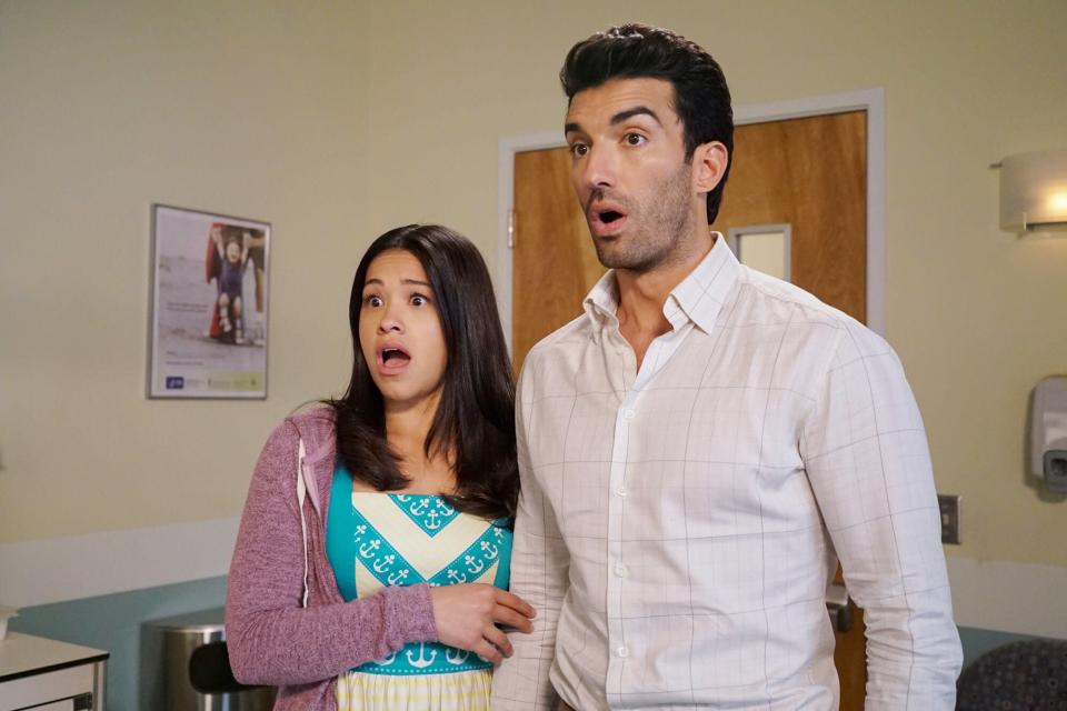 JANE THE VIRGIN, from left: Gina Rodriguez, Justin Baldoni, &#39;Chapter Ninety-Six&#39;, (Season 5, ep. 515, aired July 10, 2019). photo: Kevin Estrada / &#xa9;The CW / Courtesy Everett Collection
