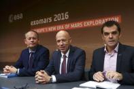 (L-R) Andrea Accomazzo ESA Spacecraft Operations Manager , Rolf Densing ESA Director of Operations and David Parker Director of Human Spaceflight and Robotic Exploration speak during a press conference at the European Space Agency Headquarters in Darmstadt, Germany October 20, 2016. REUTERS/Kai Pfaffenbach