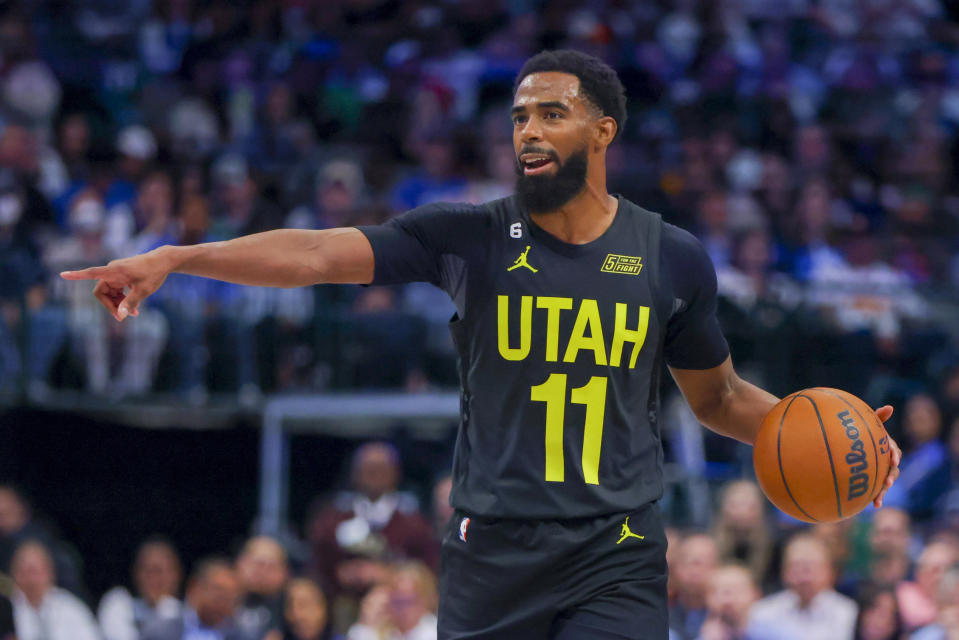 Utah Jazz point guard Mike Conley (11) instructs his offense during the first half of an NBA basketball game against the Dallas Mavericks, Wednesday, Nov. 2, 2022, in Dallas. (AP Photo/Gareth Patterson)
