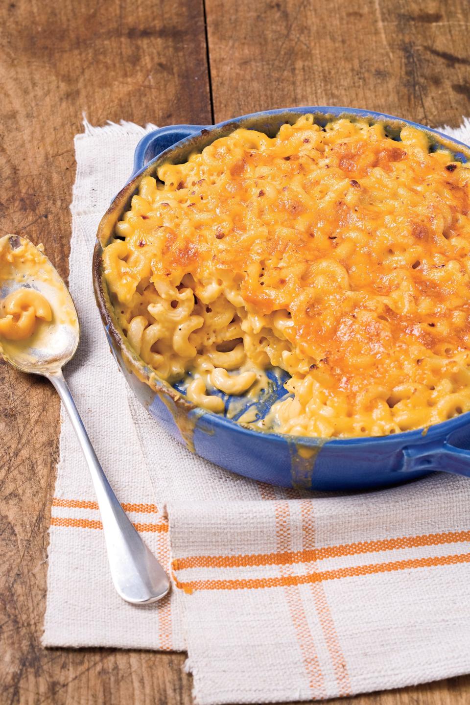 Classic Baked Macaroni and Cheese