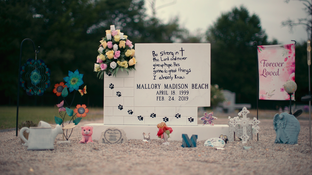 A memorial in tribute to Mallory Beach (Courtesy of Netflix)