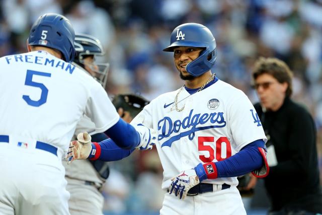 Freddie Freeman wasn't about to let former teammate Jason Heyward take a  lead off first base