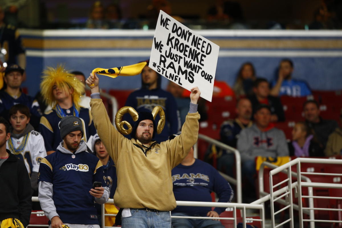 St. Louis Blues fans chant 'Stan Kroenke sucks' in first game