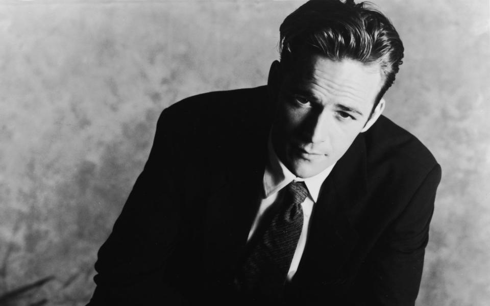 <p>Ende Februar 2019 erlitt Luke Perry einen schweren Schlaganfall und verstarb schließlich am 4. März im Alter von nur 52 Jahren in einem Krankenhaus in Burbank, Kalifornien. Seine letzte Rolle spielte er in Quentin Tarantinos "Once Upon A Time... in Hollywood". (Bild: Fox Television/Courtesy of Getty Images)</p> 