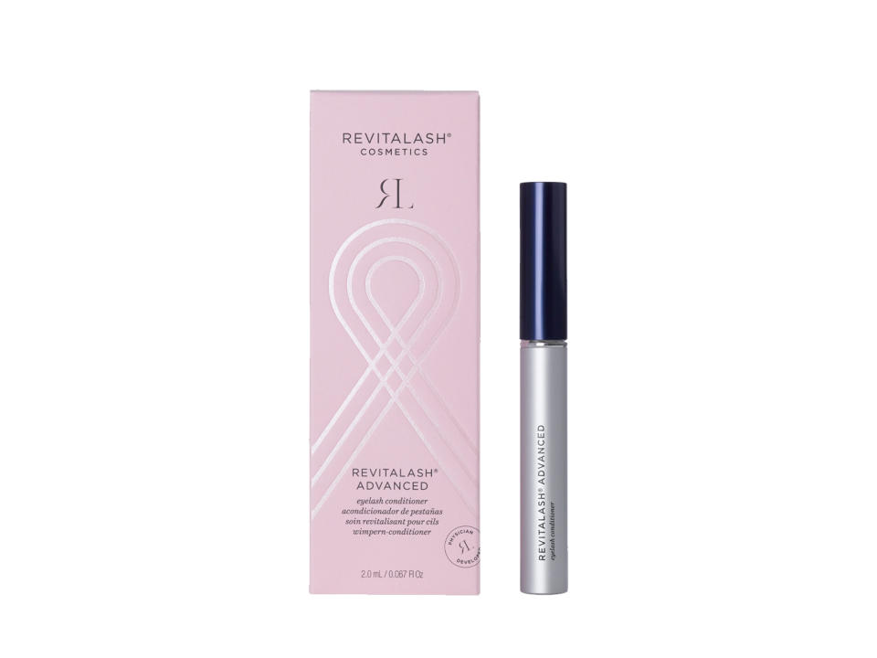 Lengthen and strength lashes for a naturally voluminous lookRevitalash