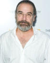 Mandy Patinkin es un respetado doblador, actor de teatro y cantante que además es un habitual de la pequeña pantalla. Todos le habréis visto en 'Mentes Criminales' y actualmente participa en la aclamada 'Homeland'.