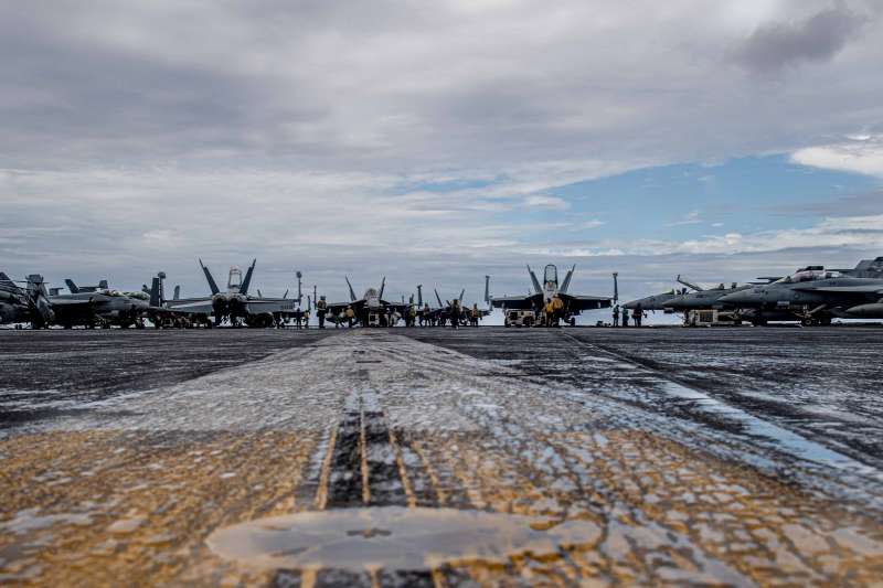 美軍羅斯福號航空母艦甲板上的艦載機。（羅斯福號官方臉書）