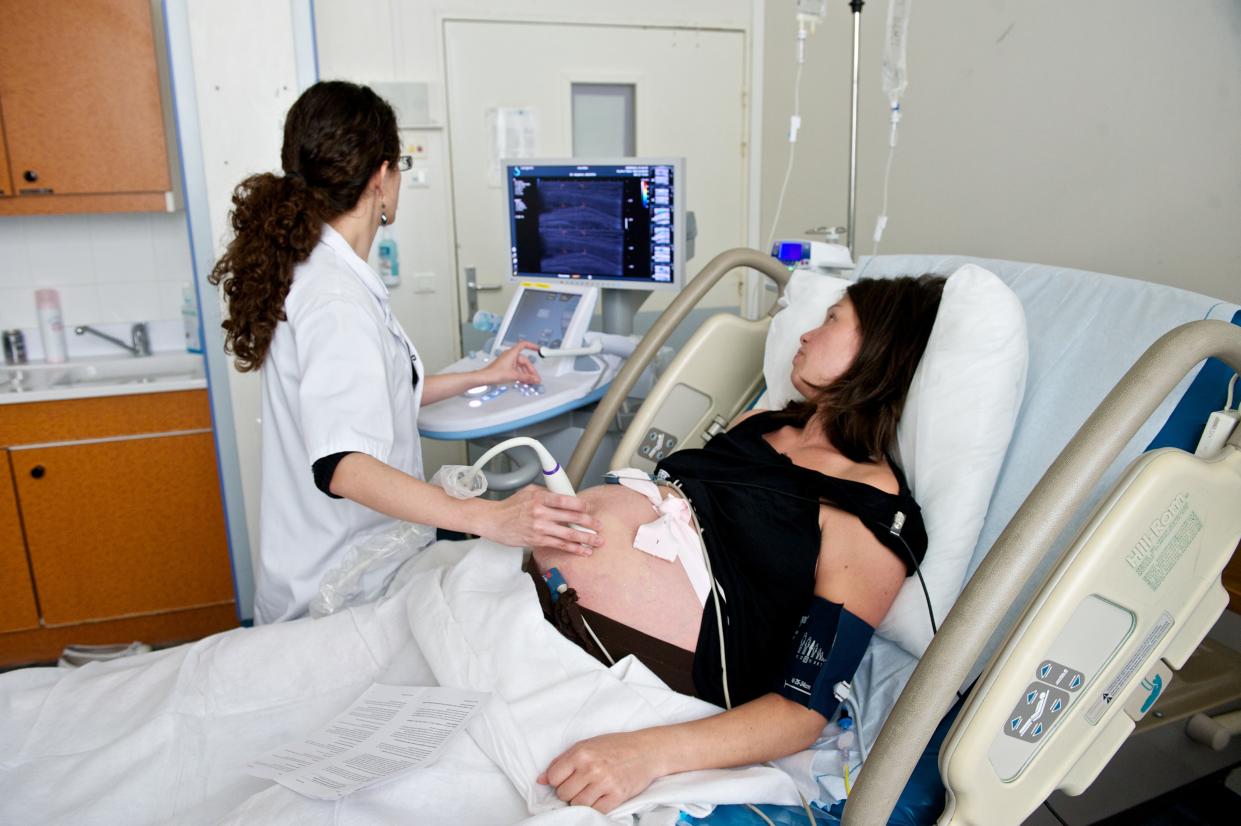 A pregnant woman gets an ultrasound test. (Photo: BSIP/UIG Via Getty Images)