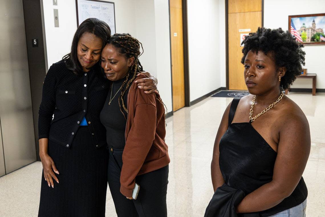Tarrant County Commissioner Alisa Simmons comforts Anthony Ray Johnson Jr.’s sisters Chanell and Janell Johnson after hearing their comments regarding Anthony’s death while incarcerated at the Tarrant County Commissioners Court meeting on Tuesday, May 7, 2024.