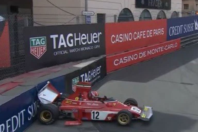 El choque de Leclerc con el Ferrari 312B3 con que corrió Niki Lauda en 1974; el monegasco se quedó sin frenos en un GP Histórico y se estrelló contra una barrera de contención, hace dos semanas.