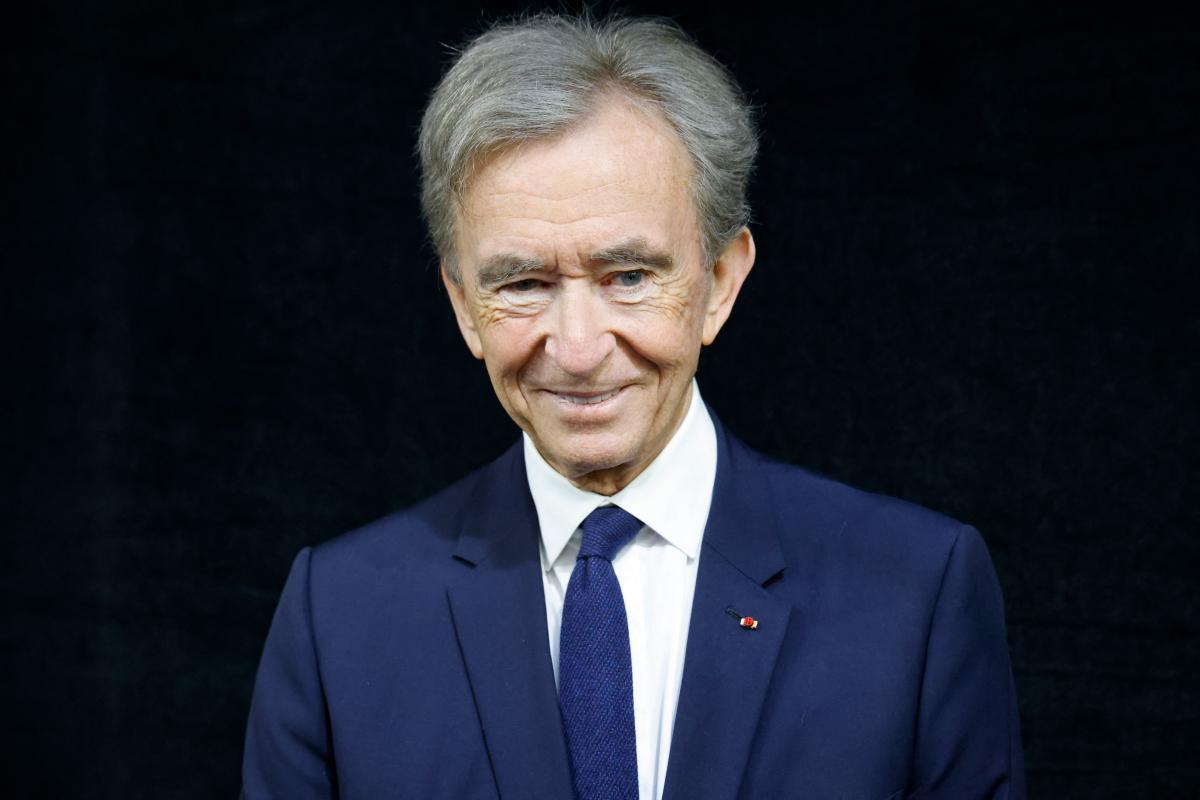 SHANGHAI, CHINA - JANUARY 15, 2021 - A Louis Vuitton store in a shopping  mall in Shanghai, China, Jan. 15, 2021. On April 22, 2021, Bernard Arnault,  CEO of LVMH, the parent