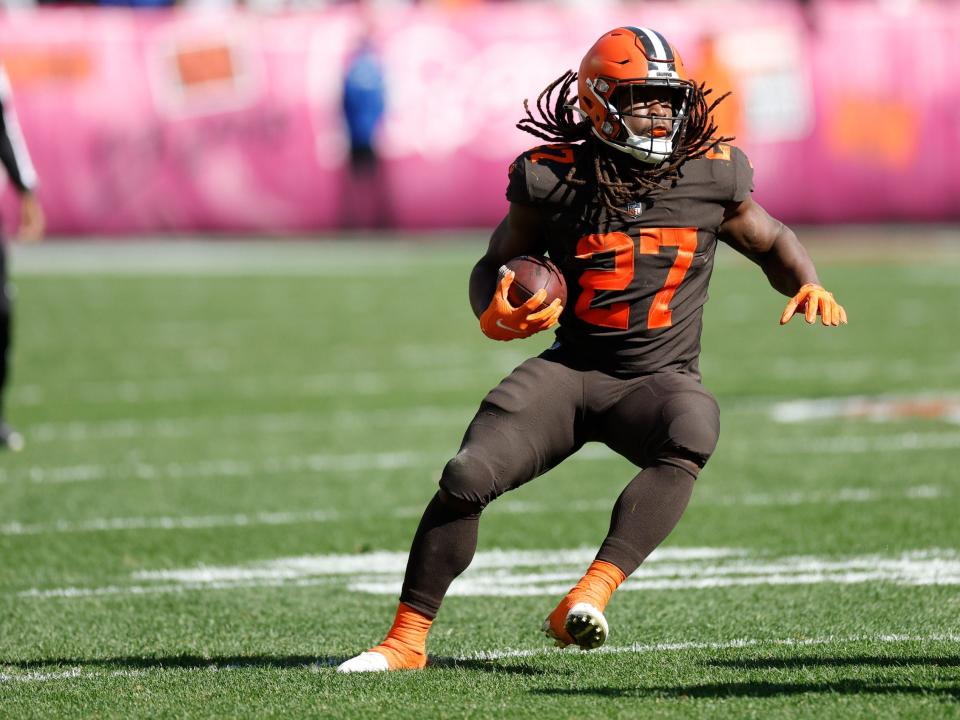 Kareem Hunt makes a run against the Los Angeles Chargers.