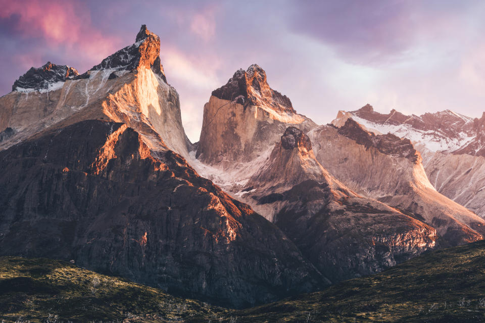 Impresionante pico del Cuerno del Paine (Los Cuernos) en la Cordillera del Paine