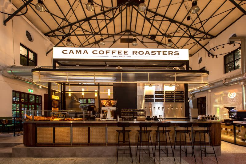 ▲台北最潮咖啡聚所，中島吧台氣勢十足。（圖／cama café提供）