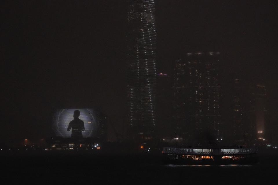 暴雨烏雲蓋頂　超級月亮消失夜空　市民慨嘆香港「月亮都失去了」