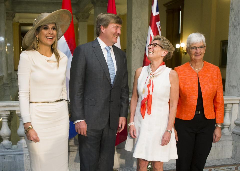 King Willem-Alexander and Queen Maxima of the Netherlands pose with Ontario Premier Kathleen Wynne (2nd R) and her partner Jane Rounthwaite (R) at Queen&#39;s Park during their visit to Canada in Toronto, May 29, 2015. REUTERS/Mark Blinch