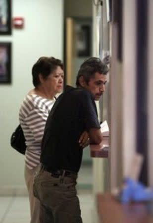 A man and woman receive medical attention at Nuestra Clinica de Valle women's clinic in San Juan, Texas, September 22, 2015. REUTERS/Delcia Lopez