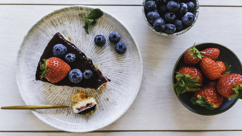 blueberry cheesecake with berries