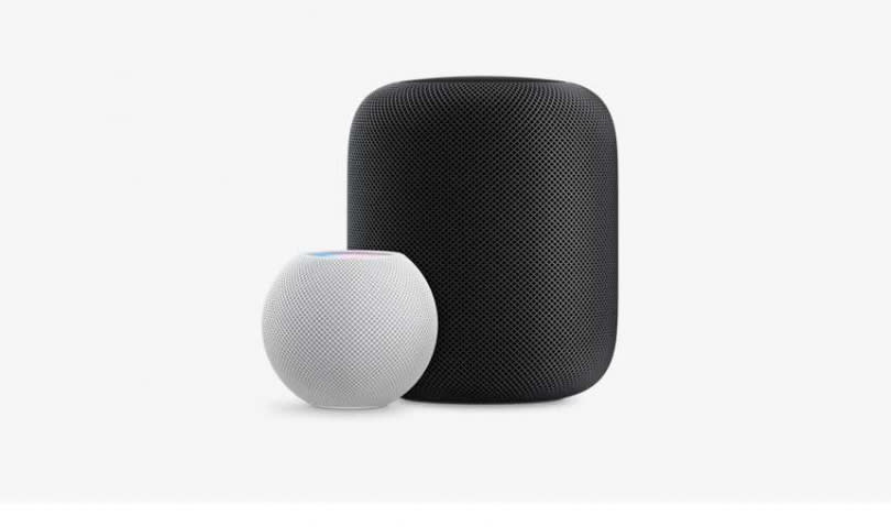 蘋果小音箱HomePod mini（左）體積僅大台HomePod的三分之一。（圖／Apple提供）