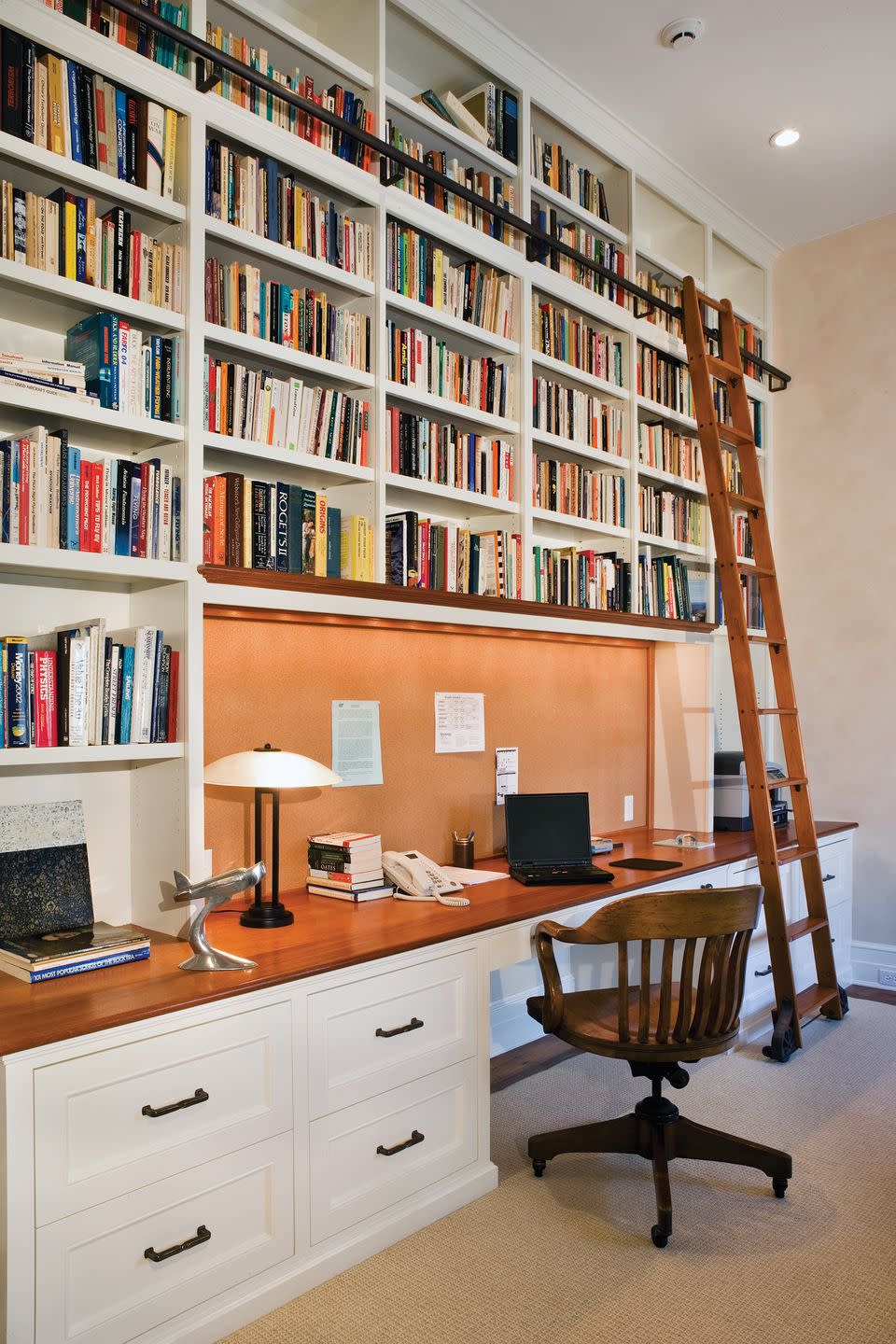 <p>There's no reason why your desk shouldn't be a part of your home library. Incorporate a smart design right into your built-in bookshelves to maximize space.</p>