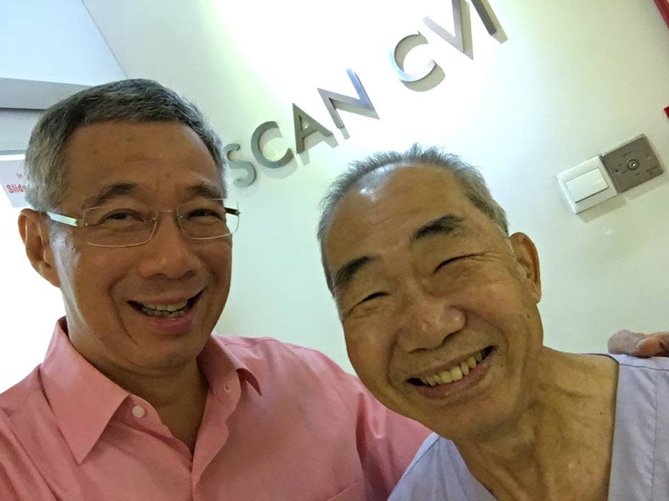 PM Lee Hsien Loong posing with Ng Hon Wing, his radiographer at the Singapore General Hospital on 10 February, 2016. (PHOTO: Lee Hsien Loong/Facebook)