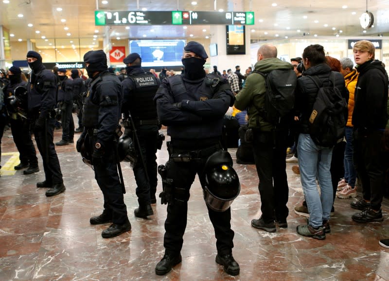 Catalan separatists protest in Barcelona