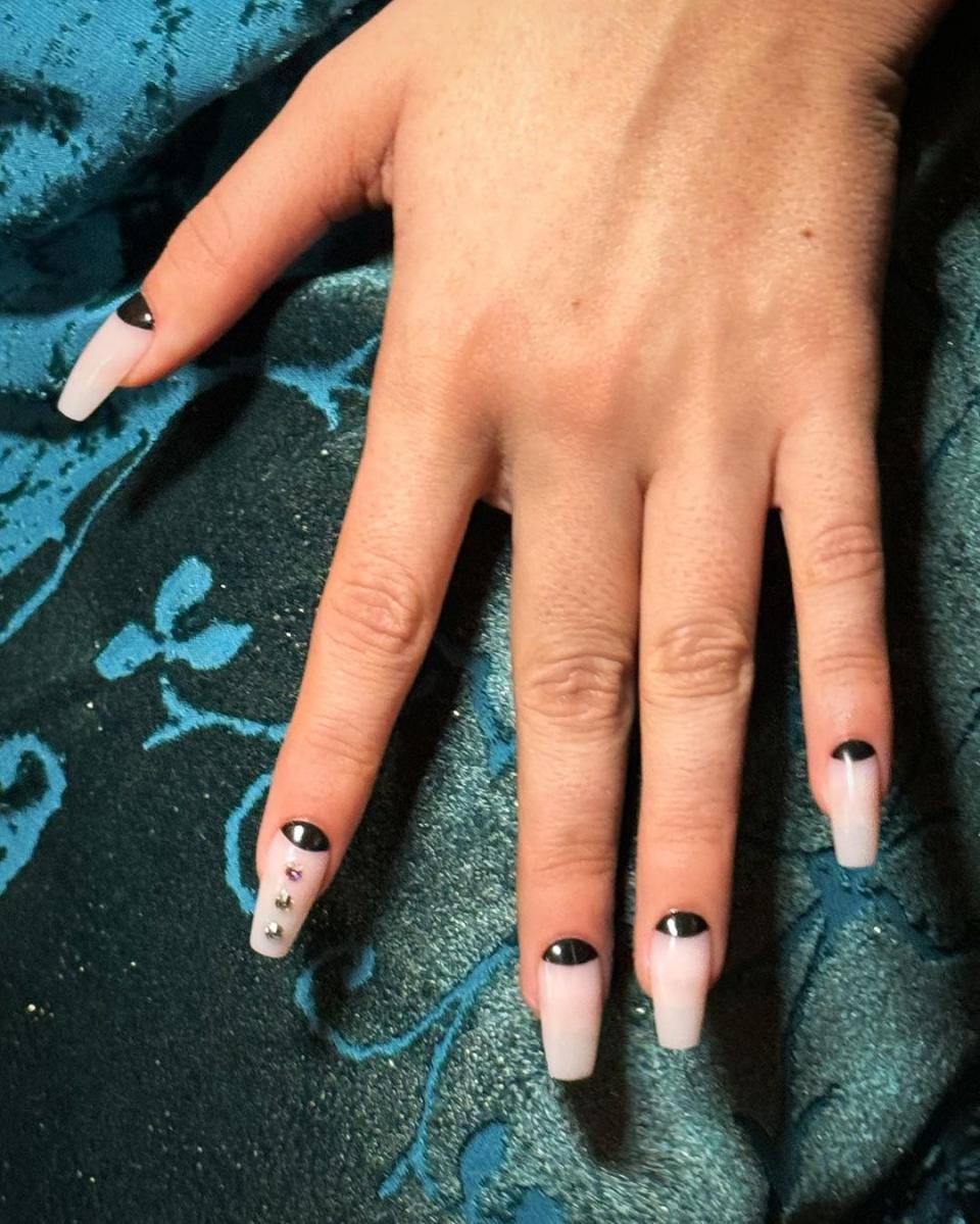 <h1 class="title">camila cabello nails</h1><cite class="credit">Instagram/[@tombachik](https://www.instagram.com/tombachik/)</cite>