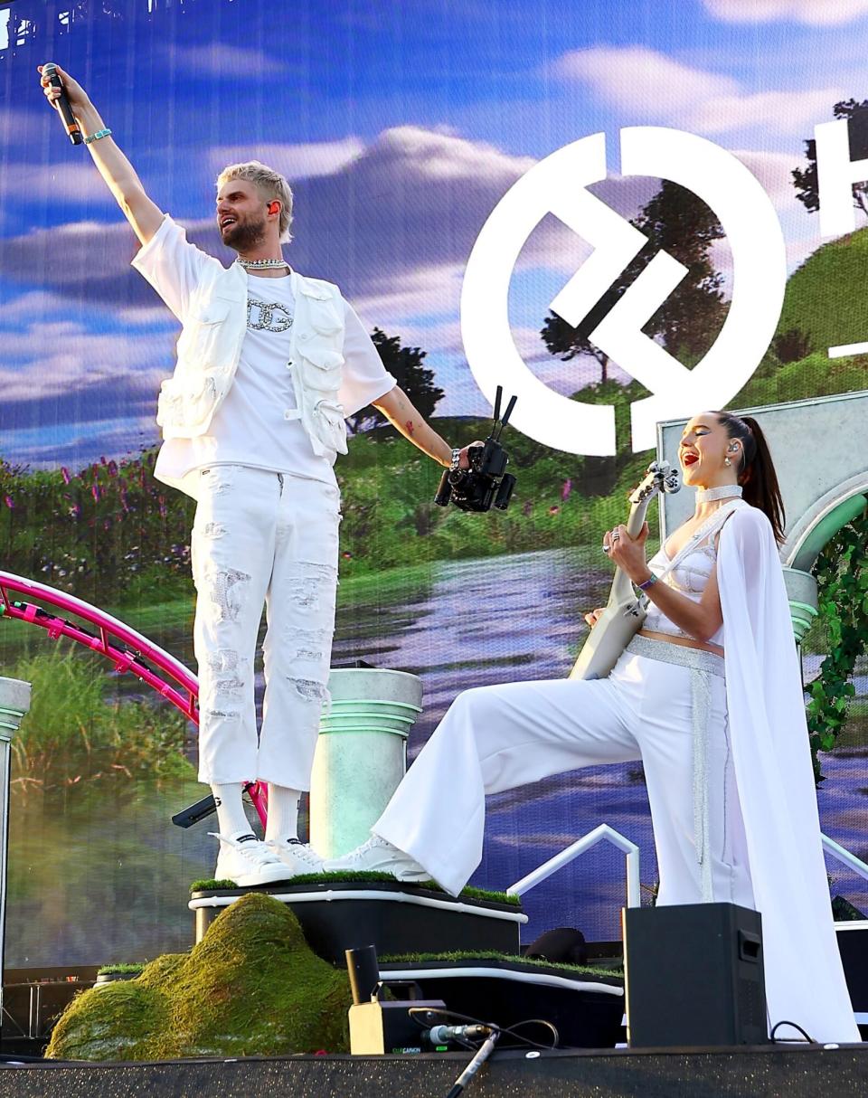 INDIO, CALIFORNIA - APRIL 15: (L-R) Tucker Halpern and Sophie Hawley-Weld of SOFI TUKKER perform at the Outdoor Theatre during the 2023 Coachella Valley Music and Arts Festival on April 15, 2023 in Indio, California. (Photo by Arturo Holmes/Getty Images for Coachella)