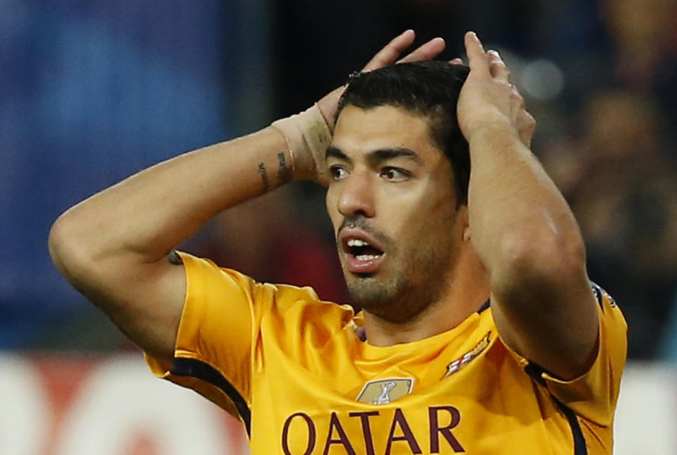 Football Soccer - Atletico Madrid v FC Barcelona - UEFA Champions League Quarter Final Second Leg - Vicente Calderon Stadium - 13/4/16 Barcelona's Luis Suarez looks dejected Reuters / Sergio Perez Livepic EDITORIAL USE ONLY.