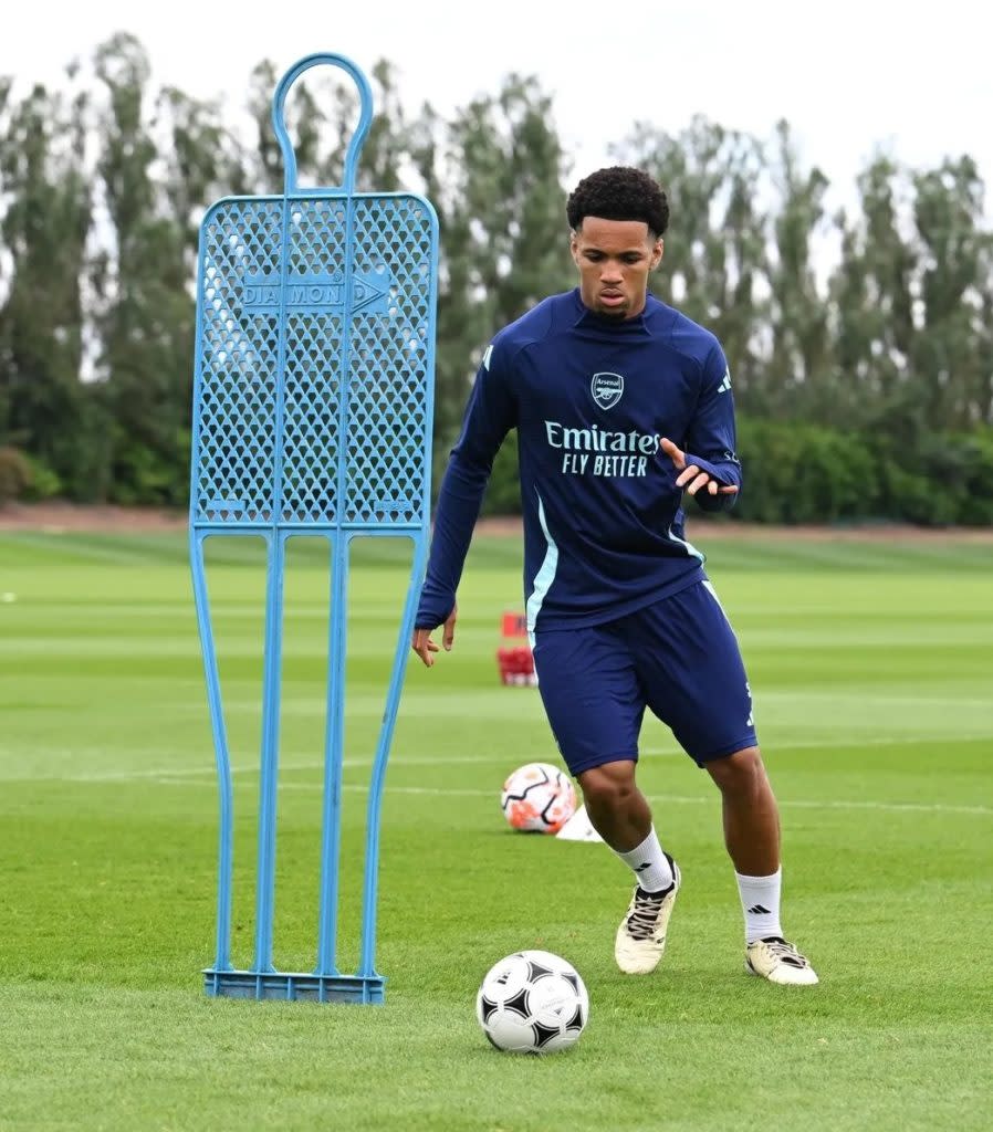 Ethan Nwaneri in training with Arsenal (Photo via Arsenal.com)