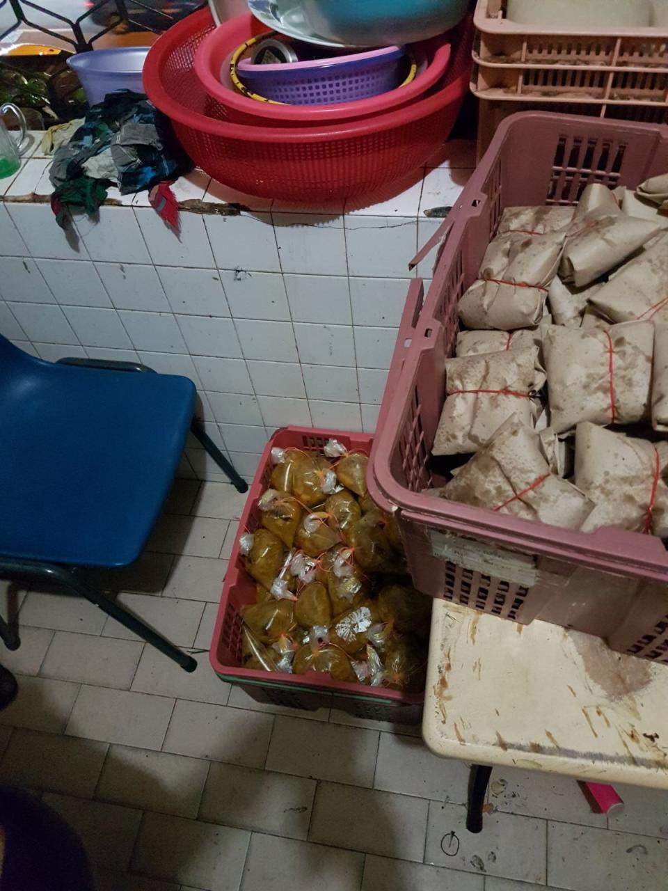 Cooked food in the foreign workers’ accommodation that was packed hours before it was to be consumed. (Photo:MWC)