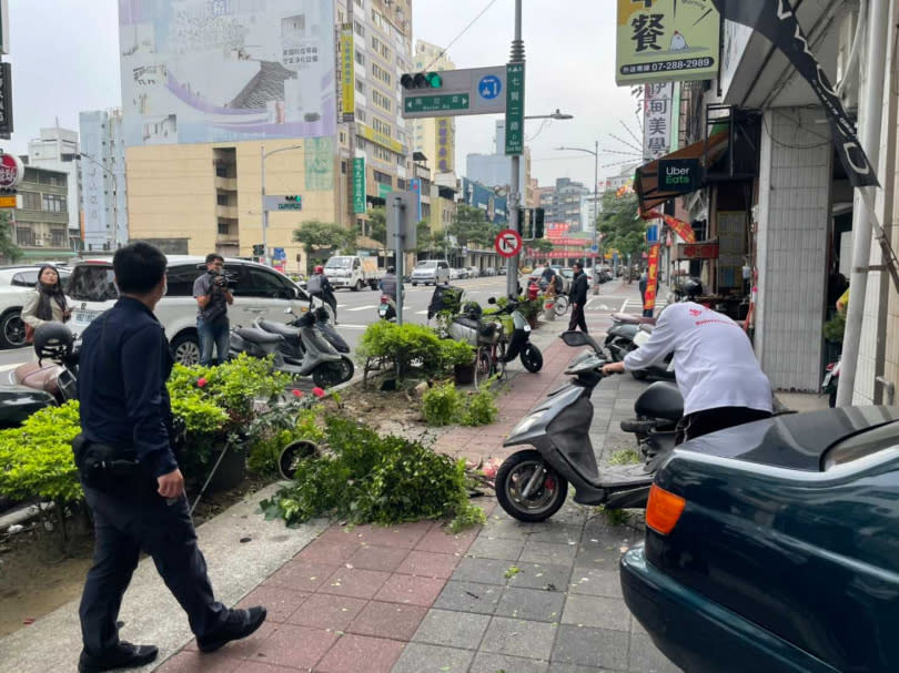  警方調查，51歲的侯姓駕駛，他是高雄一家市立醫院的肝膽醫師，問診評價相當不錯。（圖／翻攝畫面）