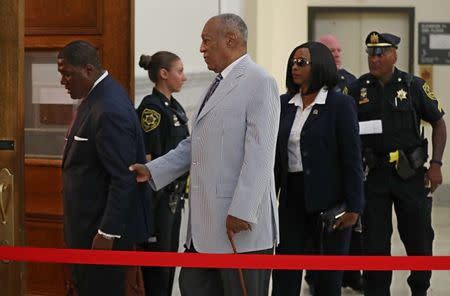 Bill Cosby is helped by an aide as he returns into Courtroom A in the Montgomery County Courthouse in Norristown, Pennsylvania, U.S. September 6, 2016. REUTERS/Michael Bryant/Pool